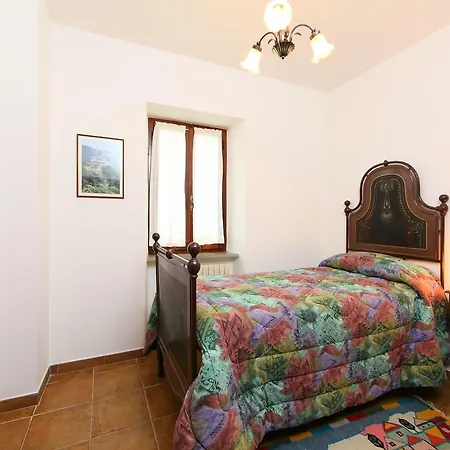 Locazione Turistica Valfabbrica Ferienhaus Giomici